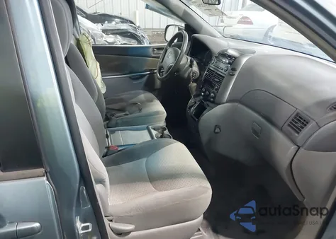 2010 Toyota Sienna Le z USA, uszkodzony, nr VIN 5TDKK4CC5AS328920